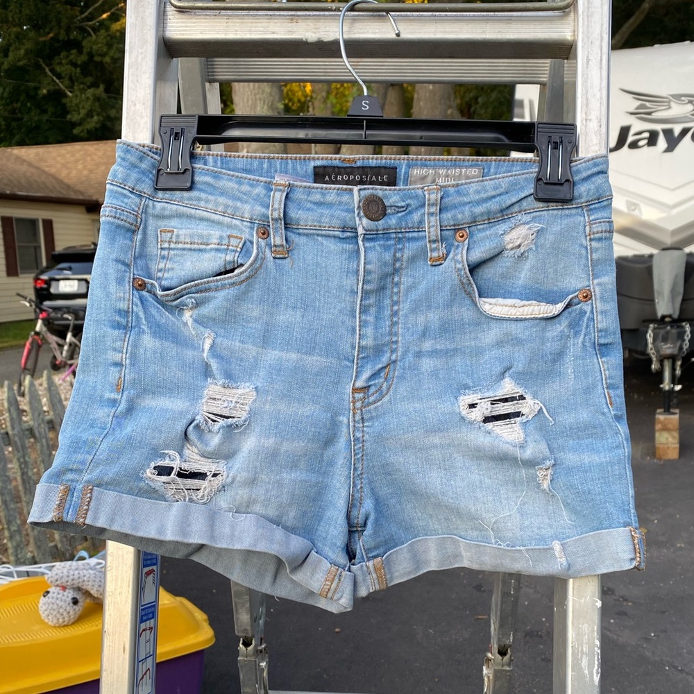 Ripped midi shorts